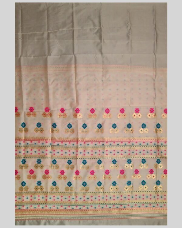 Poly Paat Mekhela Sador &ndash; Traditional NorthEast