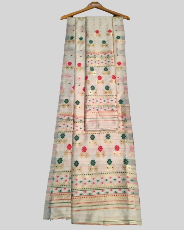 Poly Paat Mekhela Sador &ndash; Traditional NorthEast