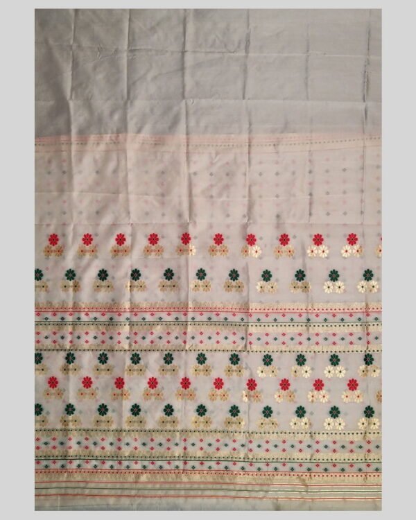 Poly Paat Mekhela Sador &ndash; Traditional NorthEast